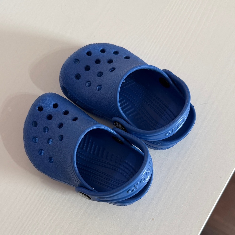 CROCS Baby/Toddler Size 2-3 Blue Shoes